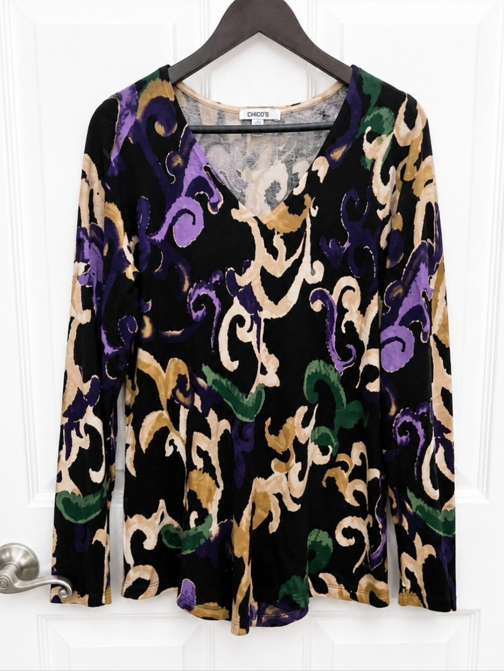 Chicos Black Purple Scrollwork Vneck Sweater Sz 1 (M)